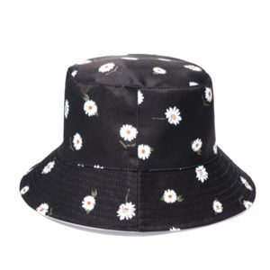 Alice + Olivia Reversible Bucket hat  black Daisy Print/White